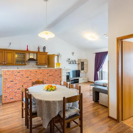 Sandra By Interhome Rajki